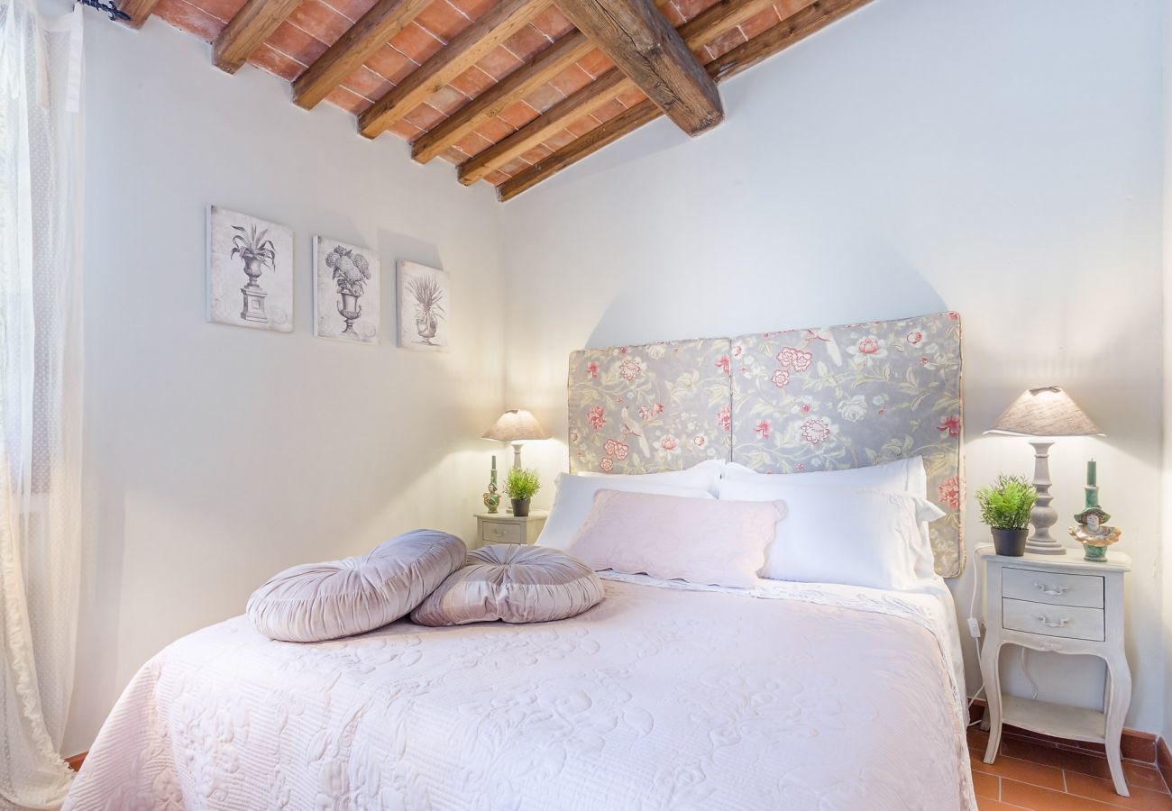 Villa a Uzzano - ROSYABATE COTTAGE with Private Garden and views between Lucca and Pistoia