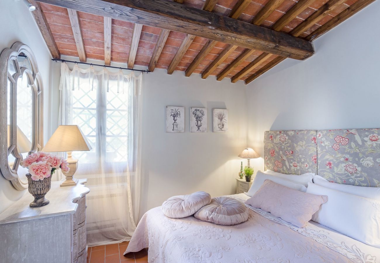 Villa a Uzzano - ROSYABATE COTTAGE with Private Garden and views between Lucca and Pistoia