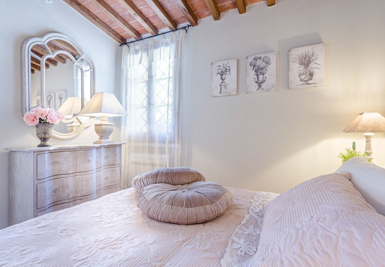 Villa a Uzzano - ROSYABATE COTTAGE with Private Garden and views between Lucca and Pistoia