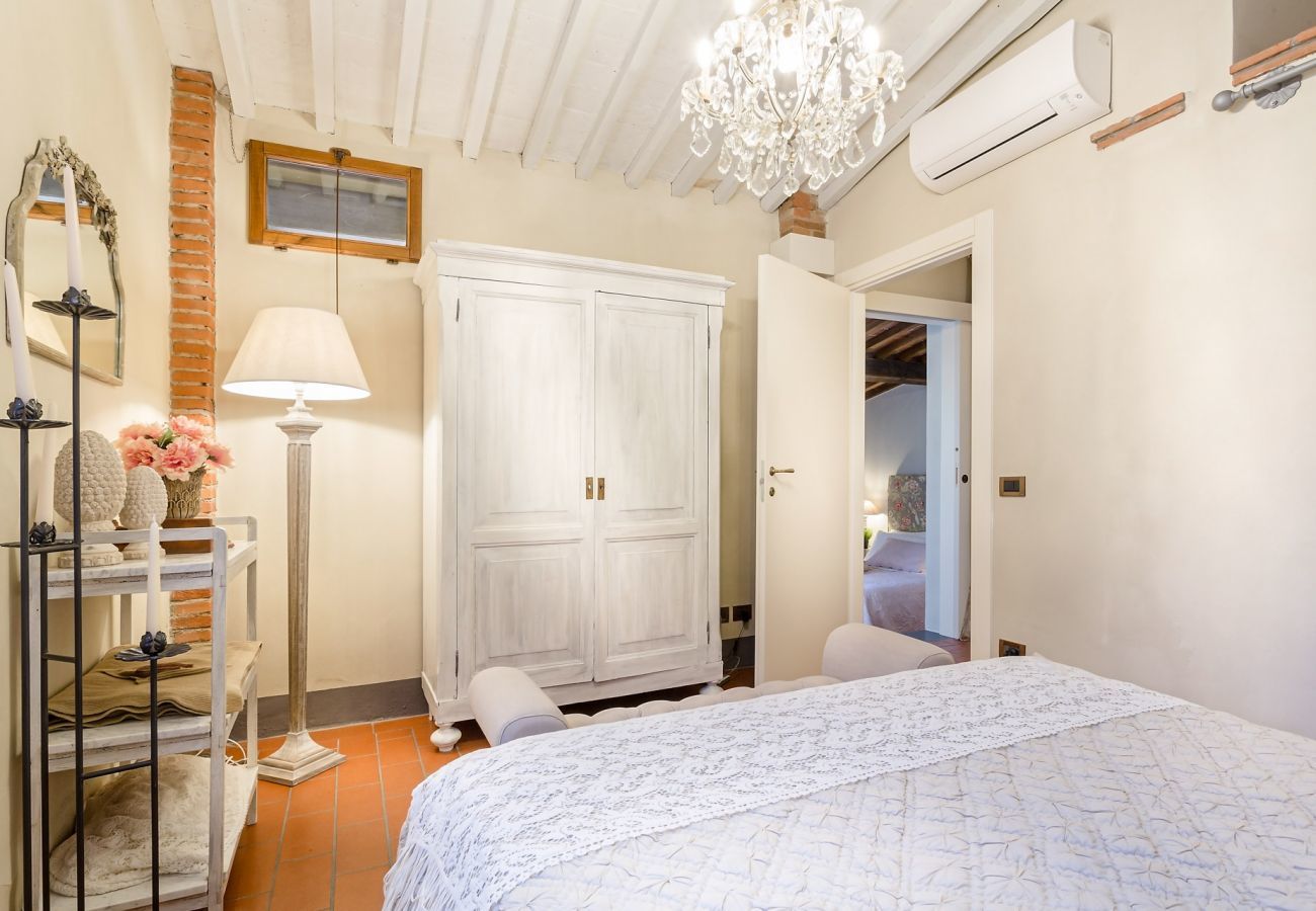 Villa a Uzzano - ROSYABATE COTTAGE with Private Garden and views between Lucca and Pistoia