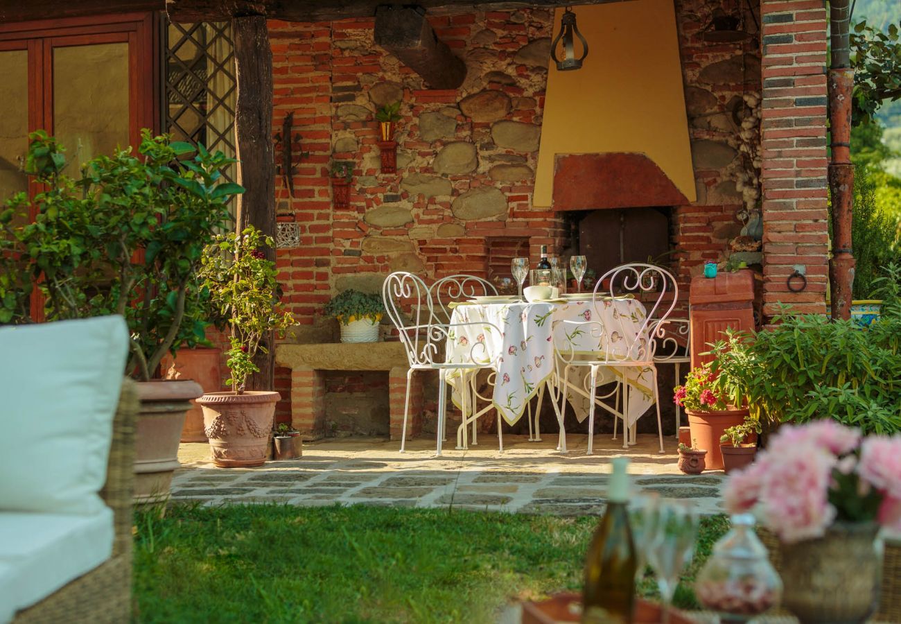 Villa a Uzzano - ROSYABATE COTTAGE with Private Garden and views between Lucca and Pistoia