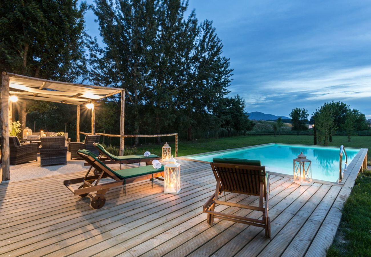 Villa a Monte San quirico - A Romantic Farmhouse with Pool in 10 mins walk away from the Walls of Lucca