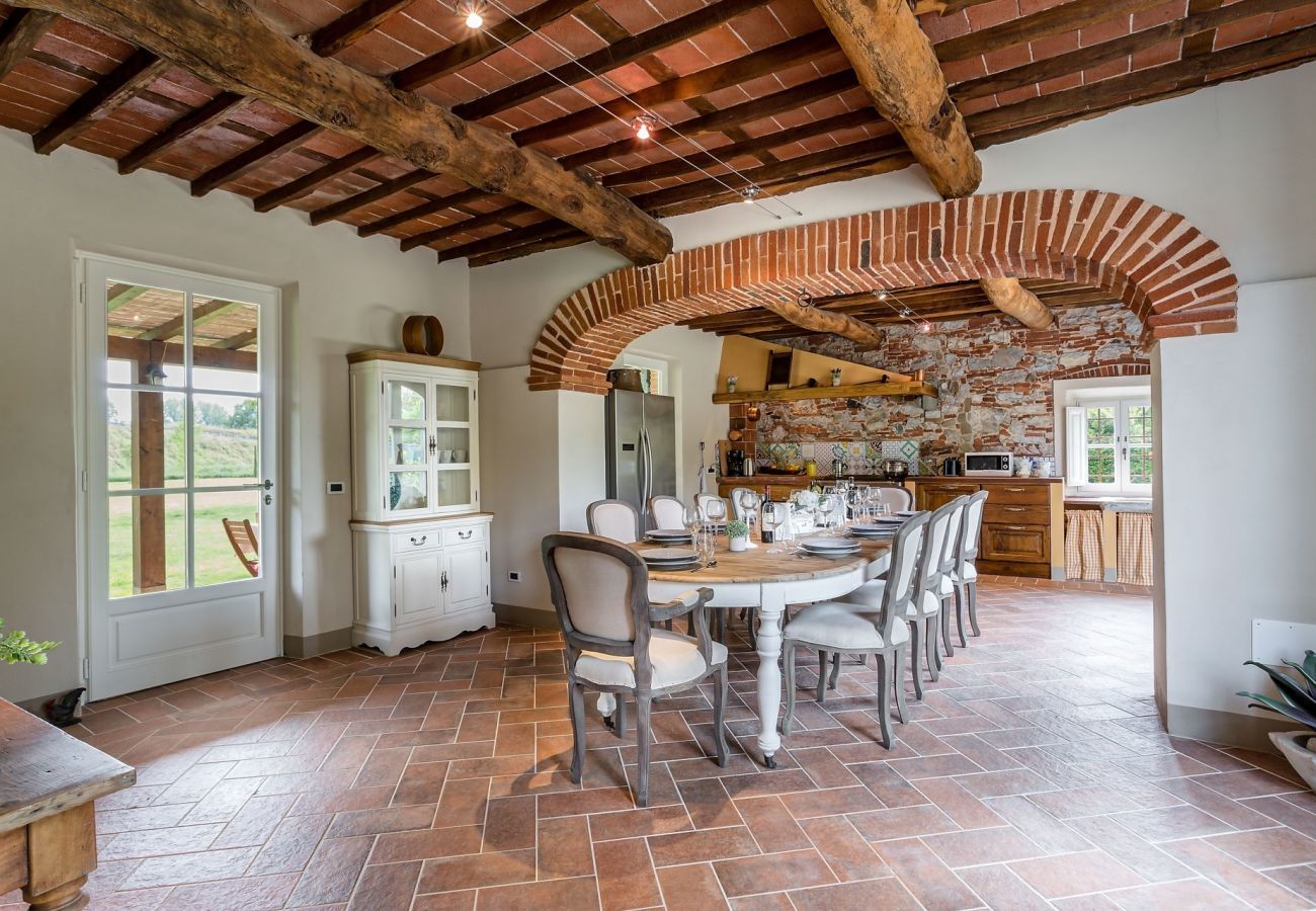 Villa a Monte San quirico - A Romantic Farmhouse with Pool in 10 mins walk away from the Walls of Lucca