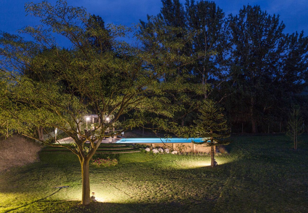 Villa a Monte San quirico - A Romantic Farmhouse with Pool in 10 mins walk away from the Walls of Lucca