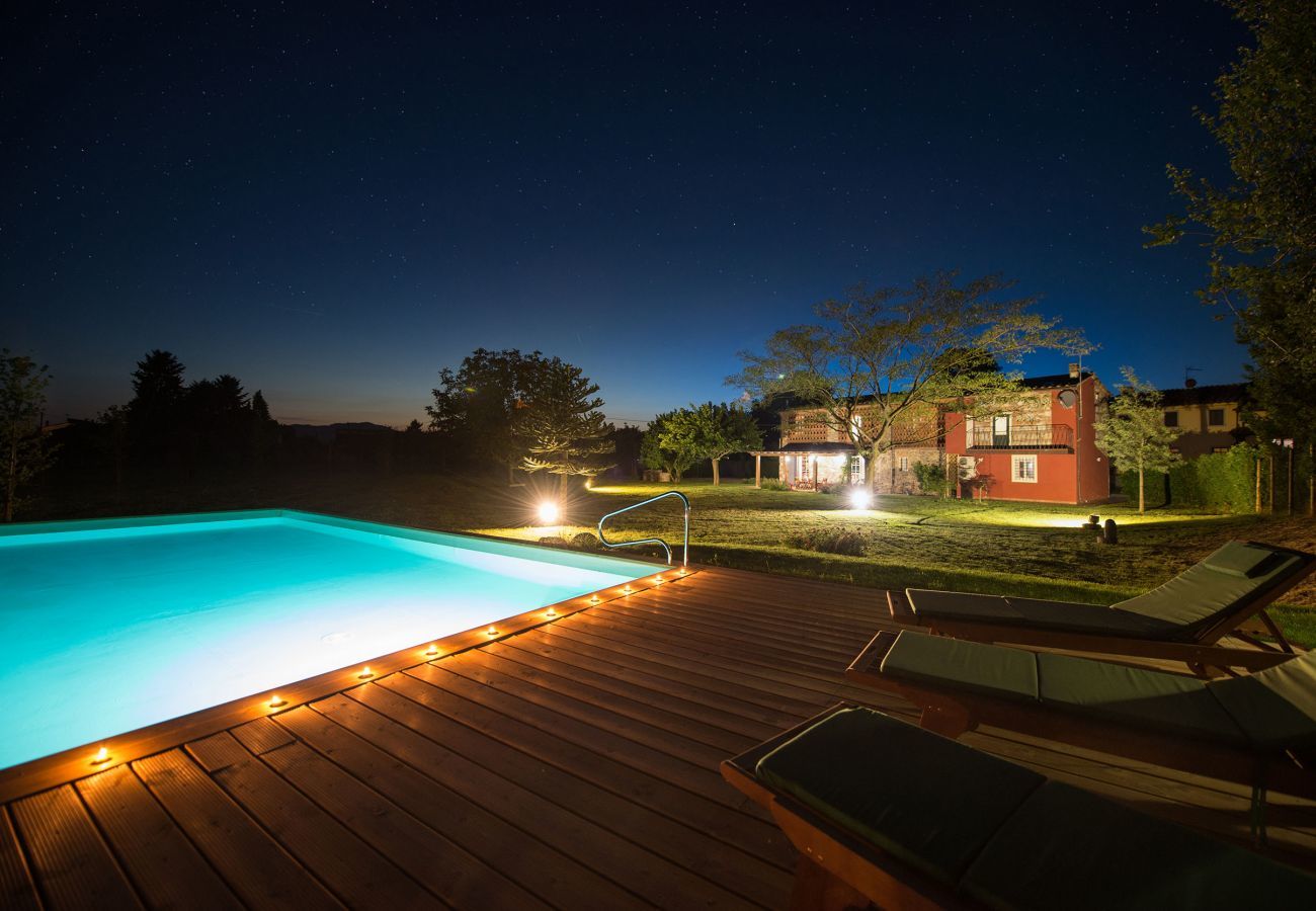 Villa a Monte San quirico - A Romantic Farmhouse with Pool in 10 mins walk away from the Walls of Lucca