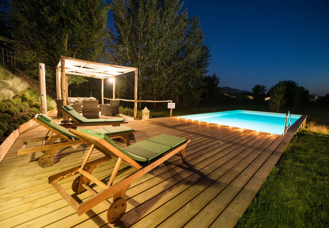 Villa a Monte San quirico - A Romantic Farmhouse with Pool in 10 mins walk away from the Walls of Lucca