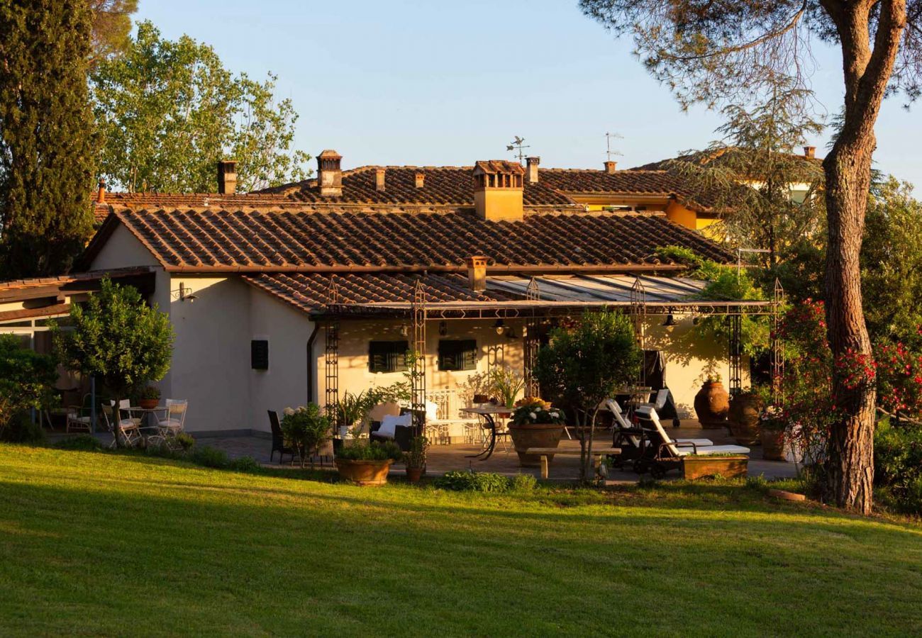 Villa a Pescia - Romantic and Luxury COTTAGE NANNI with Pool