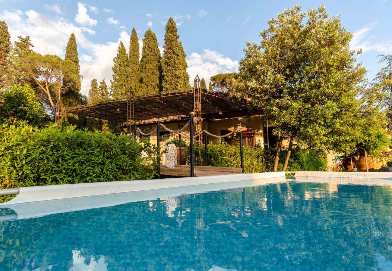 Villa a Pescia - Romantic and Luxury COTTAGE NANNI with Pool