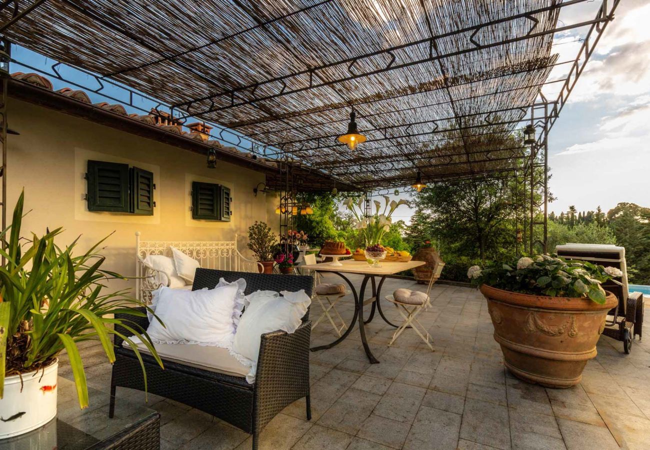 Villa a Pescia - Romantic and Luxury COTTAGE NANNI with Pool