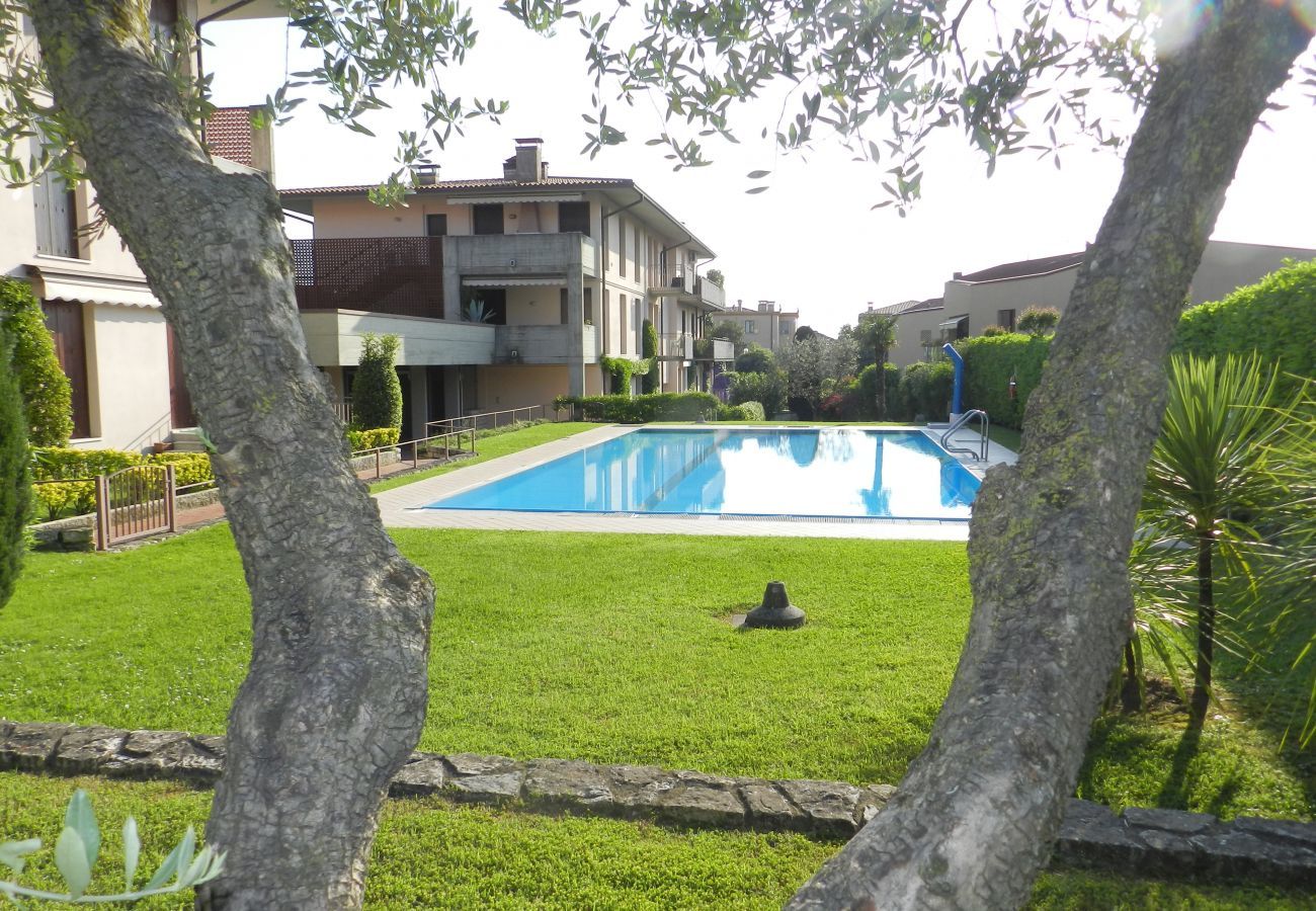 Appartamento a Bardolino - Regarda - appartamento centrale Bardolino in 2 con piscina e a/c