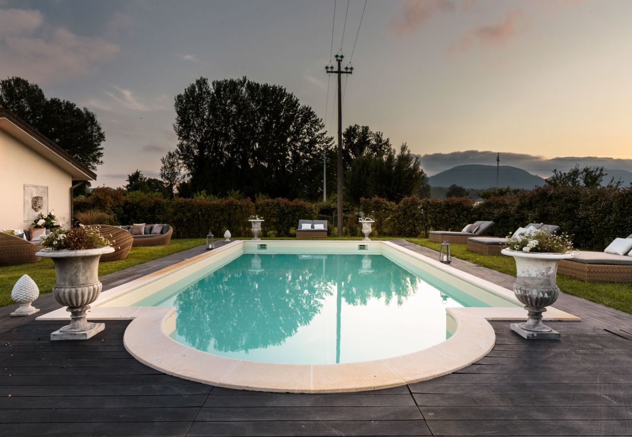 Villa a Lucca - VILLA ANNALISA, a superbly appointed Lucca heaven
