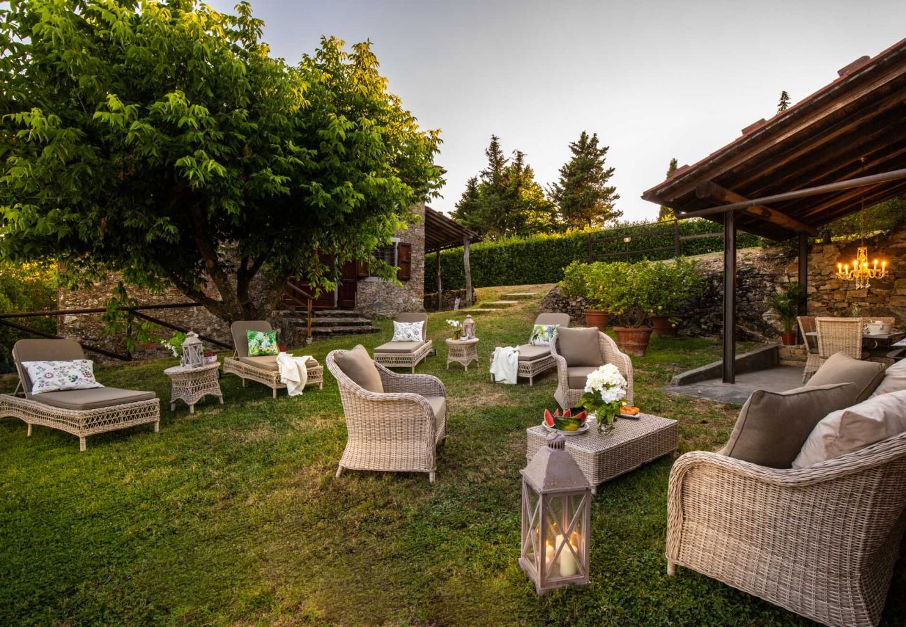 Villa a Lucca - CASALE OLIVA Romantic Hilltop Stone Farmhouse