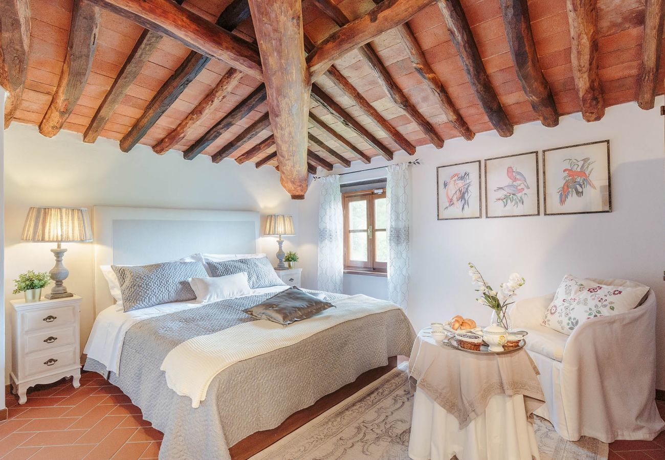 Villa a Lucca - CASALE OLIVA Romantic Hilltop Stone Farmhouse