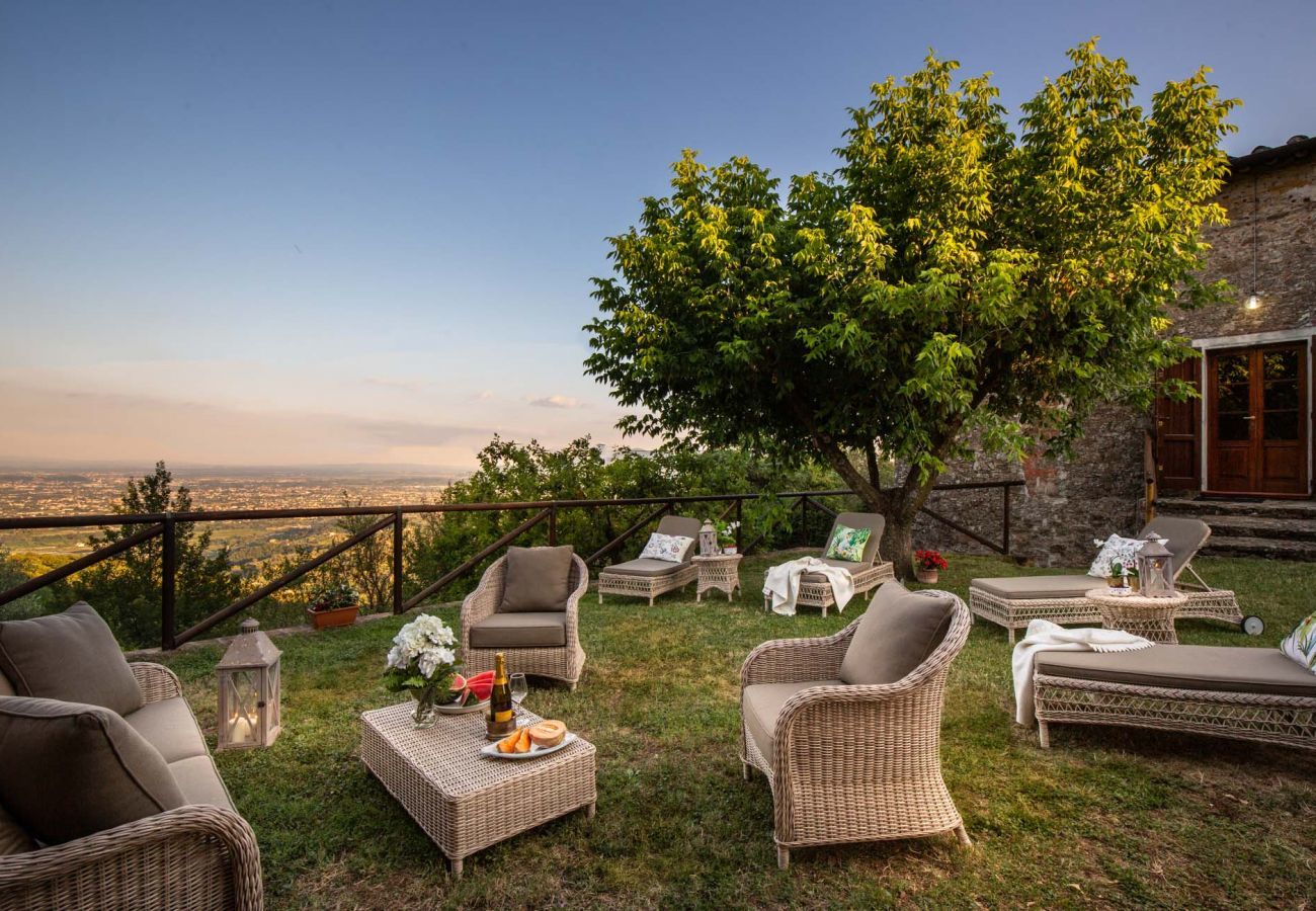 Villa a Lucca - CASALE OLIVA Romantic Hilltop Stone Farmhouse