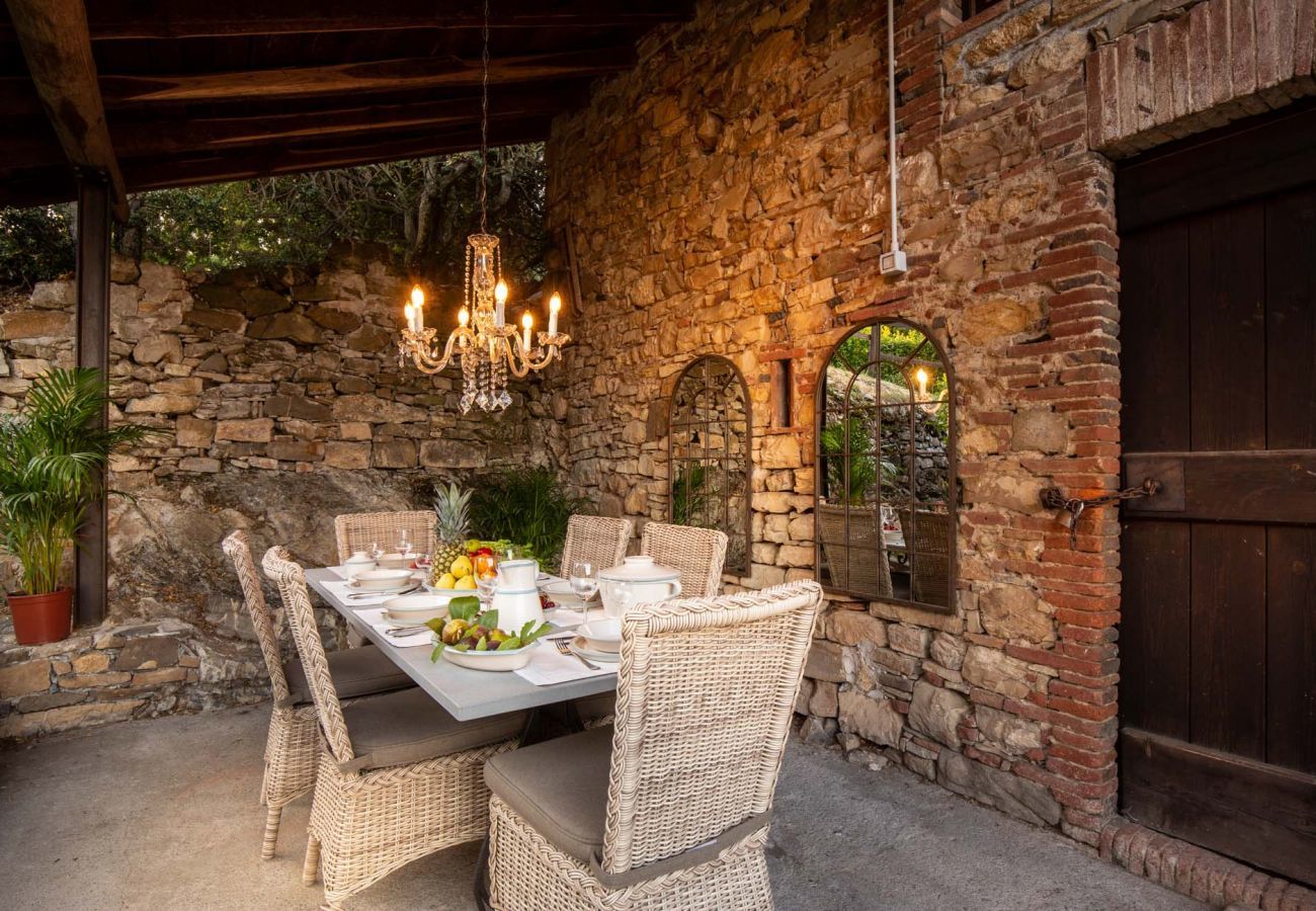 Villa a Lucca - CASALE OLIVA Romantic Hilltop Stone Farmhouse