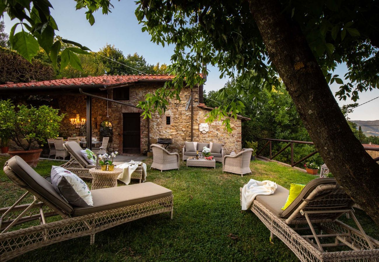 Villa a Lucca - CASALE OLIVA Romantic Hilltop Stone Farmhouse