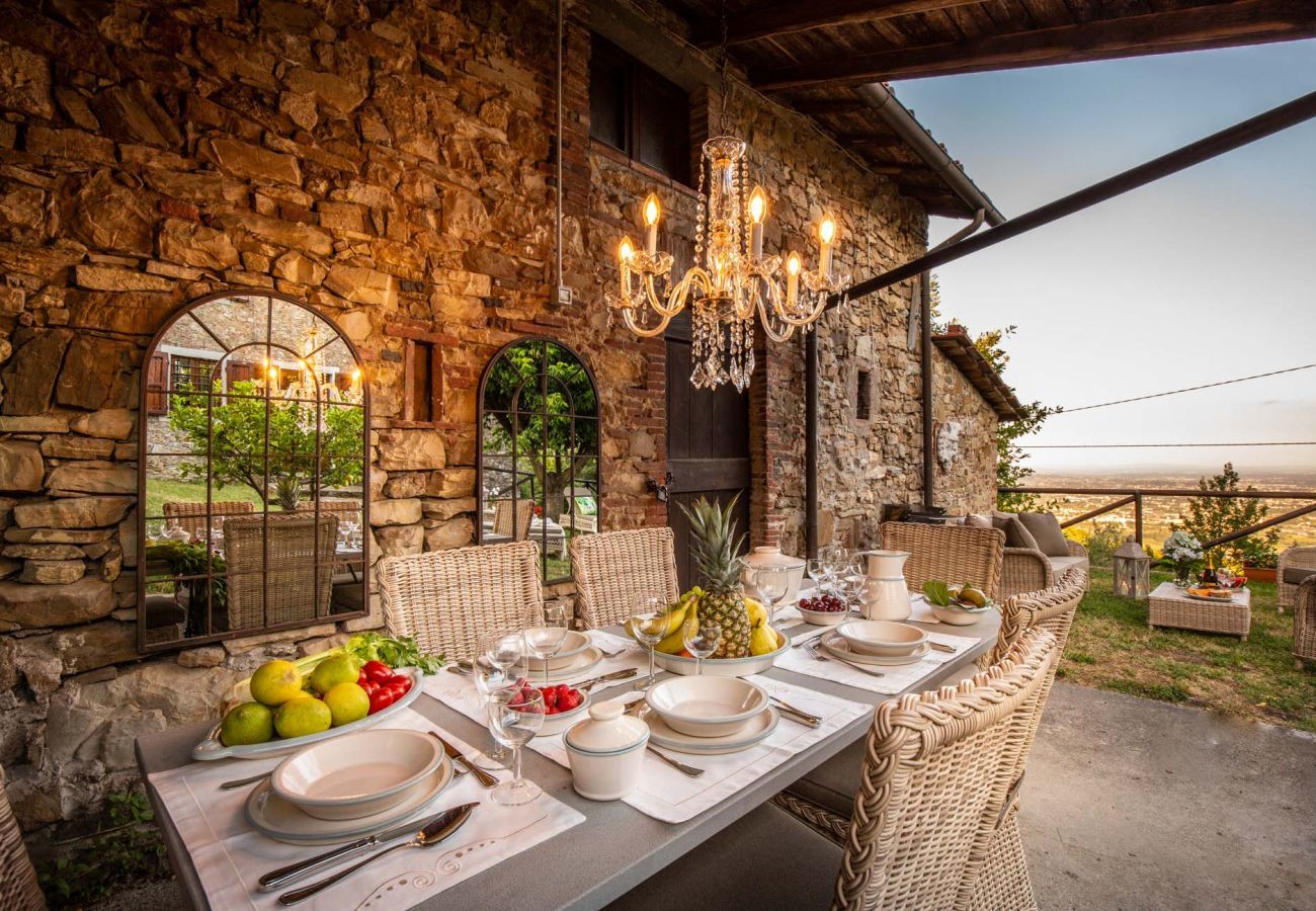 Villa a Lucca - CASALE OLIVA Romantic Hilltop Stone Farmhouse