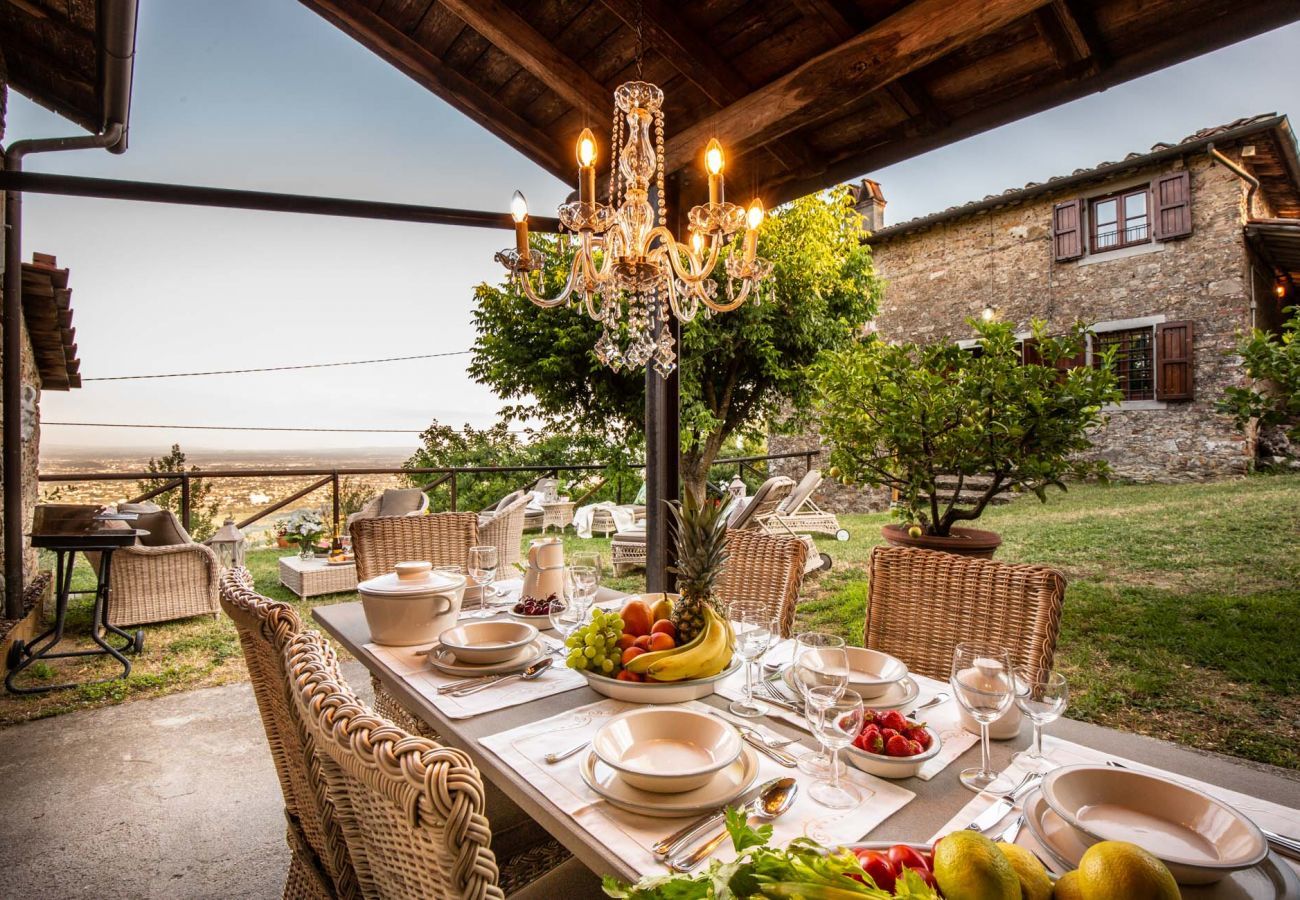 Villa a Lucca - CASALE OLIVA Romantic Hilltop Stone Farmhouse