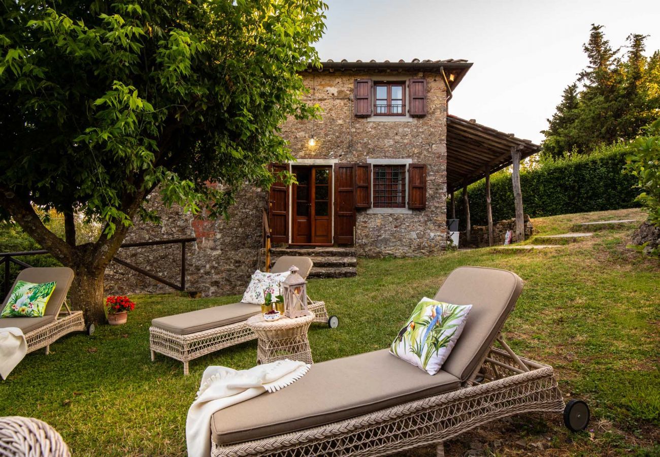 Villa a Lucca - CASALE OLIVA Romantic Hilltop Stone Farmhouse