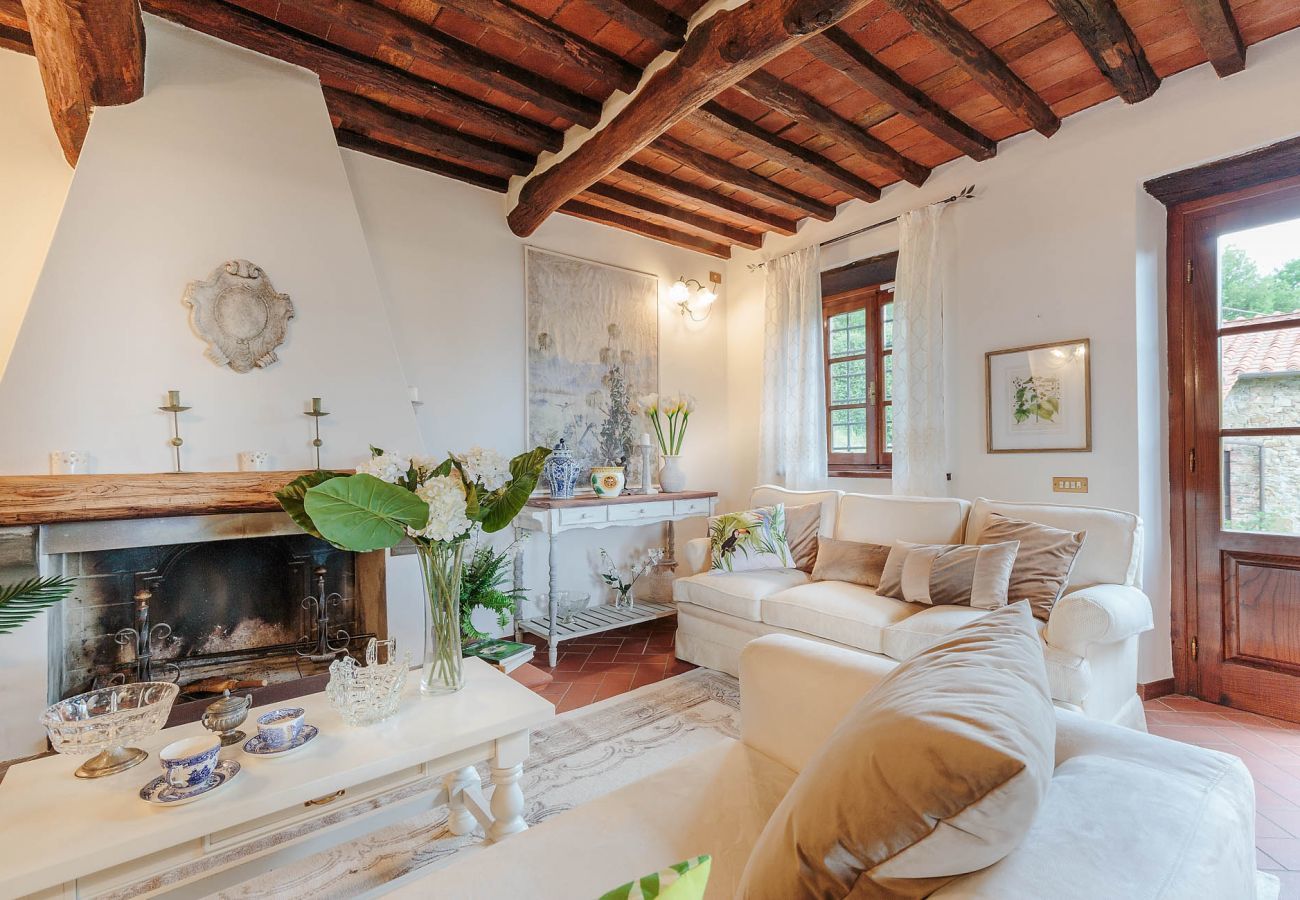 Villa a Lucca - CASALE OLIVA Romantic Hilltop Stone Farmhouse