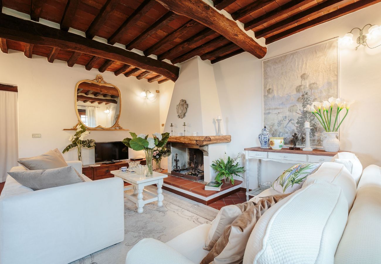 Villa a Lucca - CASALE OLIVA Romantic Hilltop Stone Farmhouse