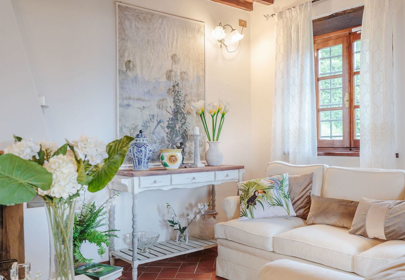 Villa a Lucca - CASALE OLIVA Romantic Hilltop Stone Farmhouse