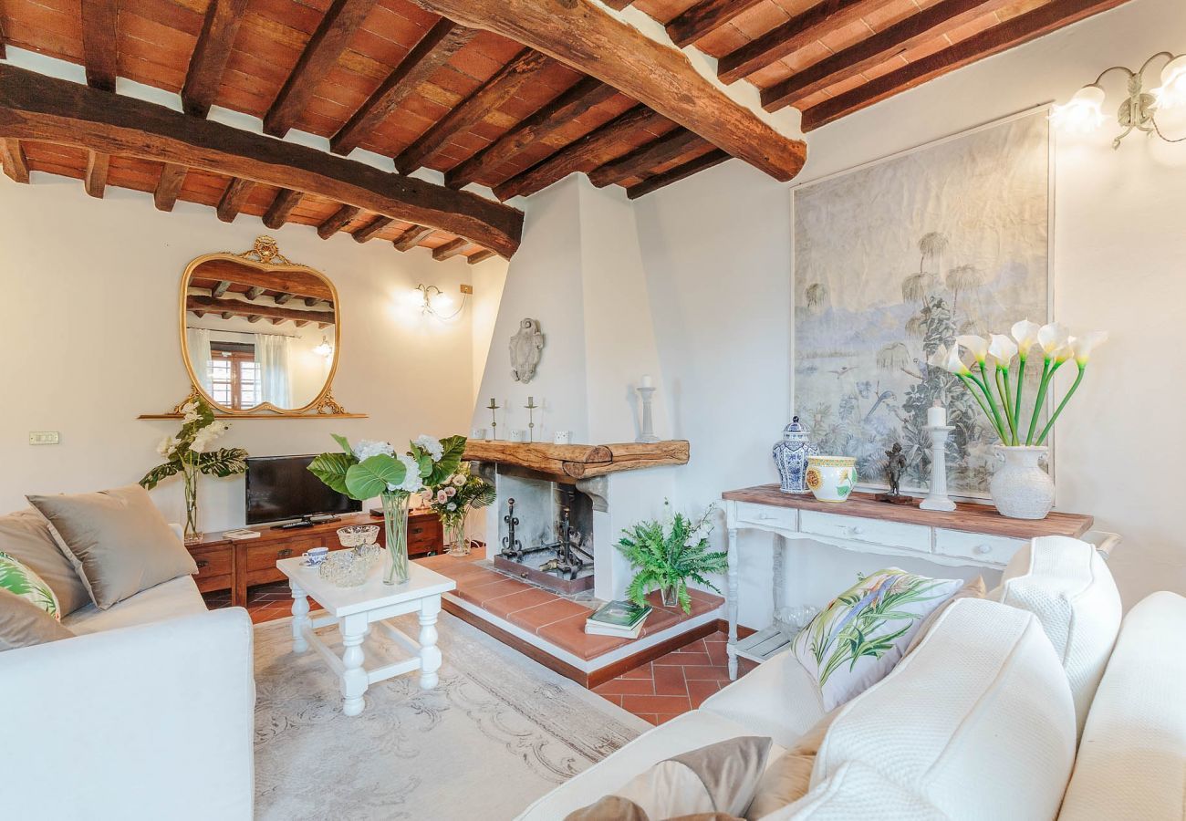 Villa a Lucca - CASALE OLIVA Romantic Hilltop Stone Farmhouse