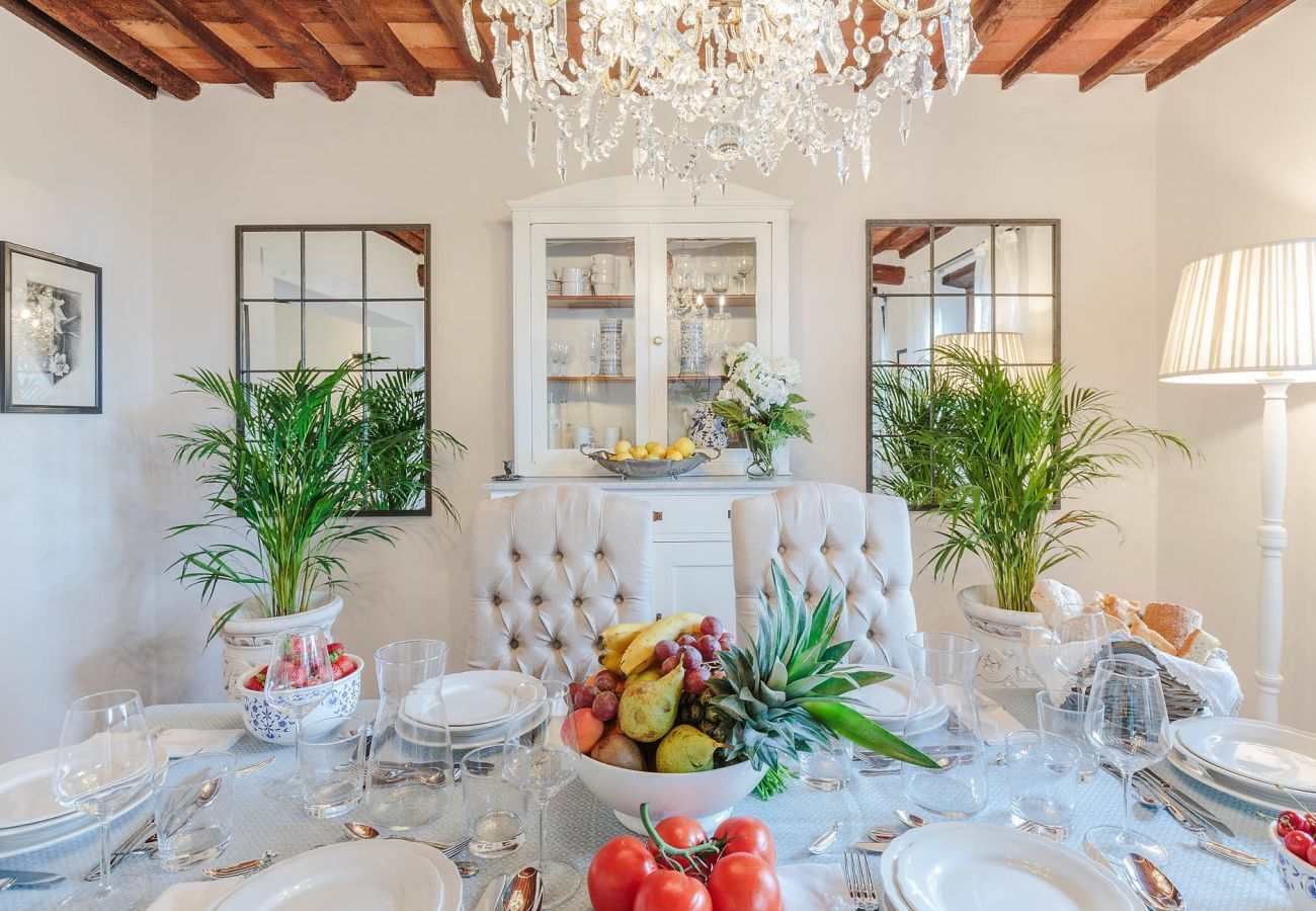 Villa a Lucca - CASALE OLIVA Romantic Hilltop Stone Farmhouse