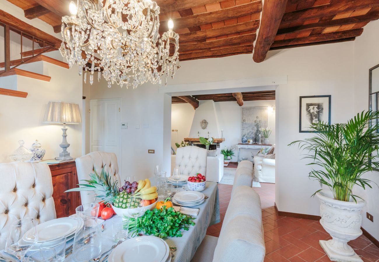 Villa a Lucca - CASALE OLIVA Romantic Hilltop Stone Farmhouse