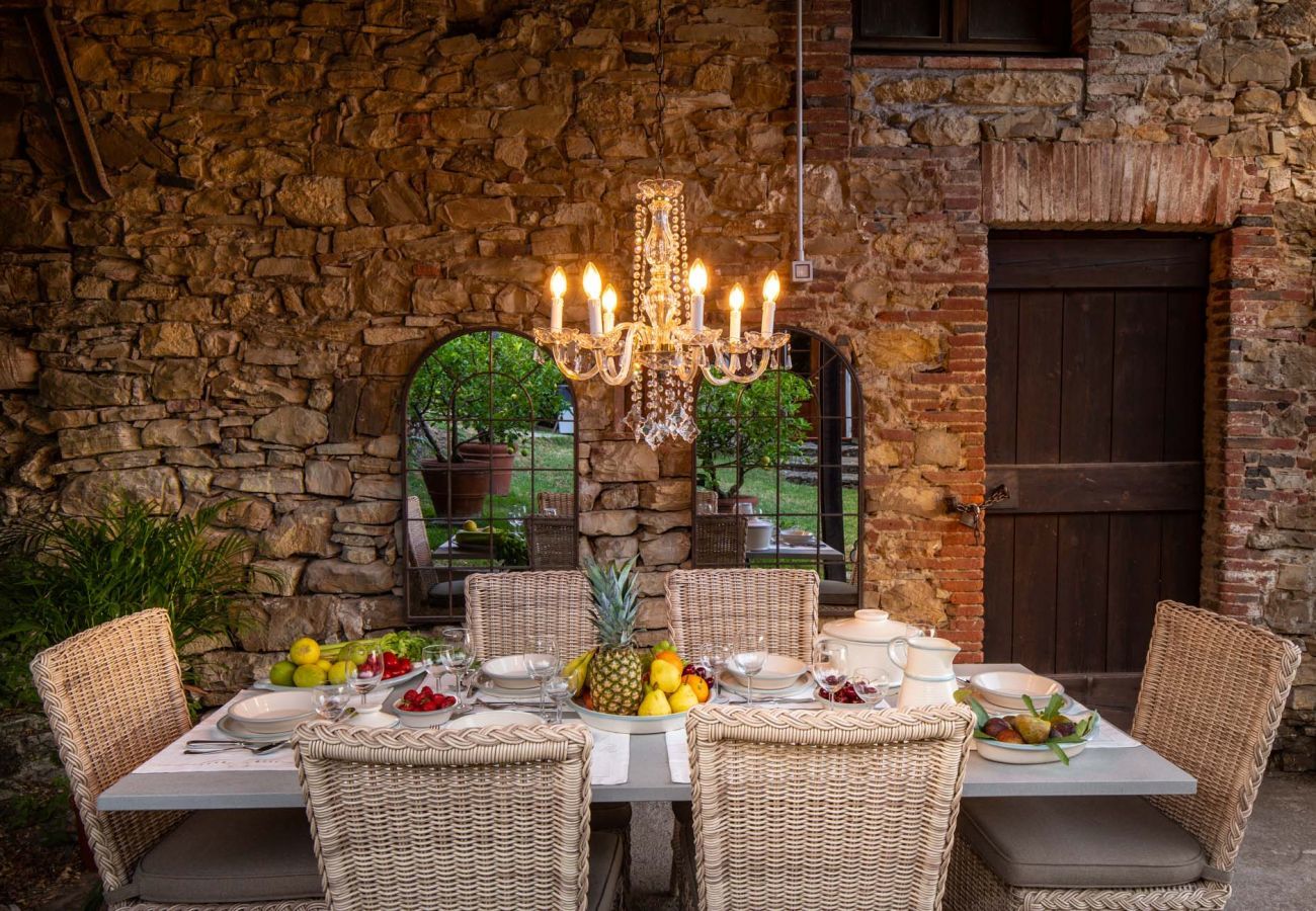 Villa a Lucca - CASALE OLIVA Romantic Hilltop Stone Farmhouse