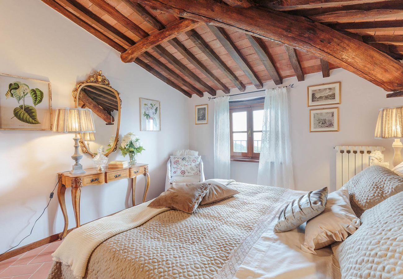 Villa a Lucca - CASALE OLIVA Romantic Hilltop Stone Farmhouse
