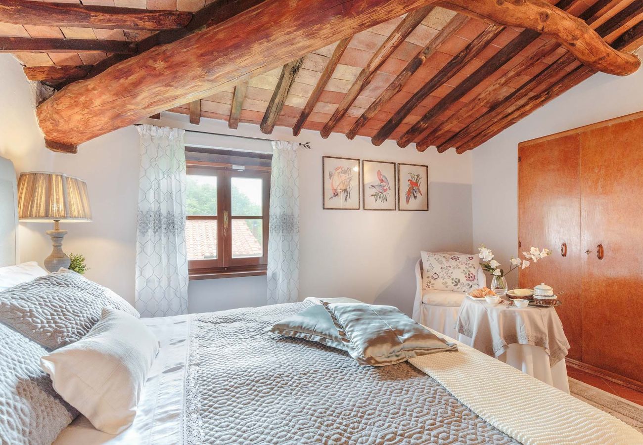 Villa a Lucca - CASALE OLIVA Romantic Hilltop Stone Farmhouse