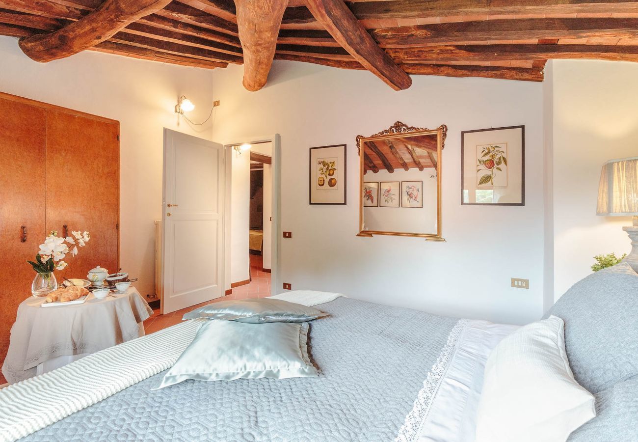 Villa a Lucca - CASALE OLIVA Romantic Hilltop Stone Farmhouse