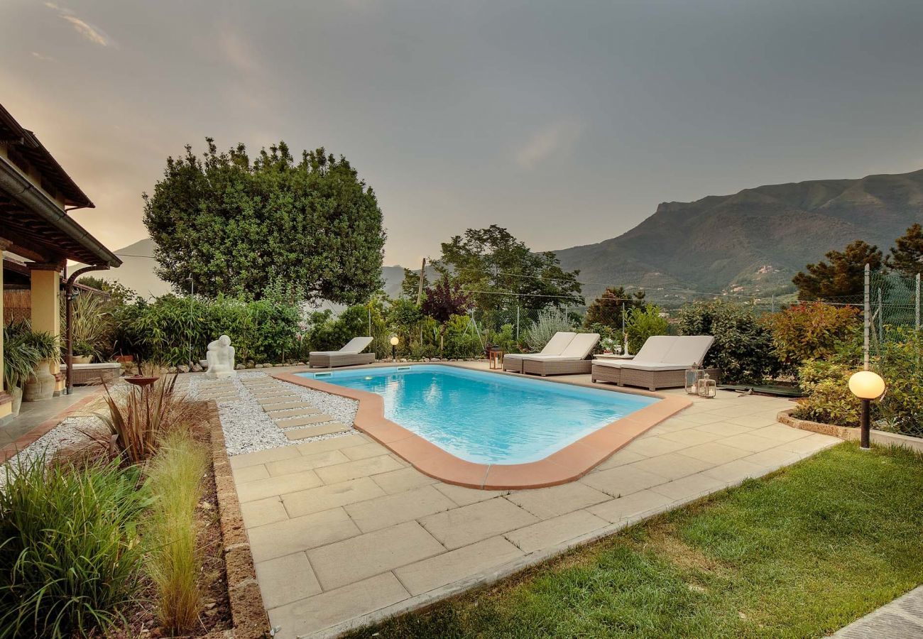 Villa a Camaiore - VILLA BEN, a Stylish Farmhouse with Private Pool and Amazing Views in Camaiore