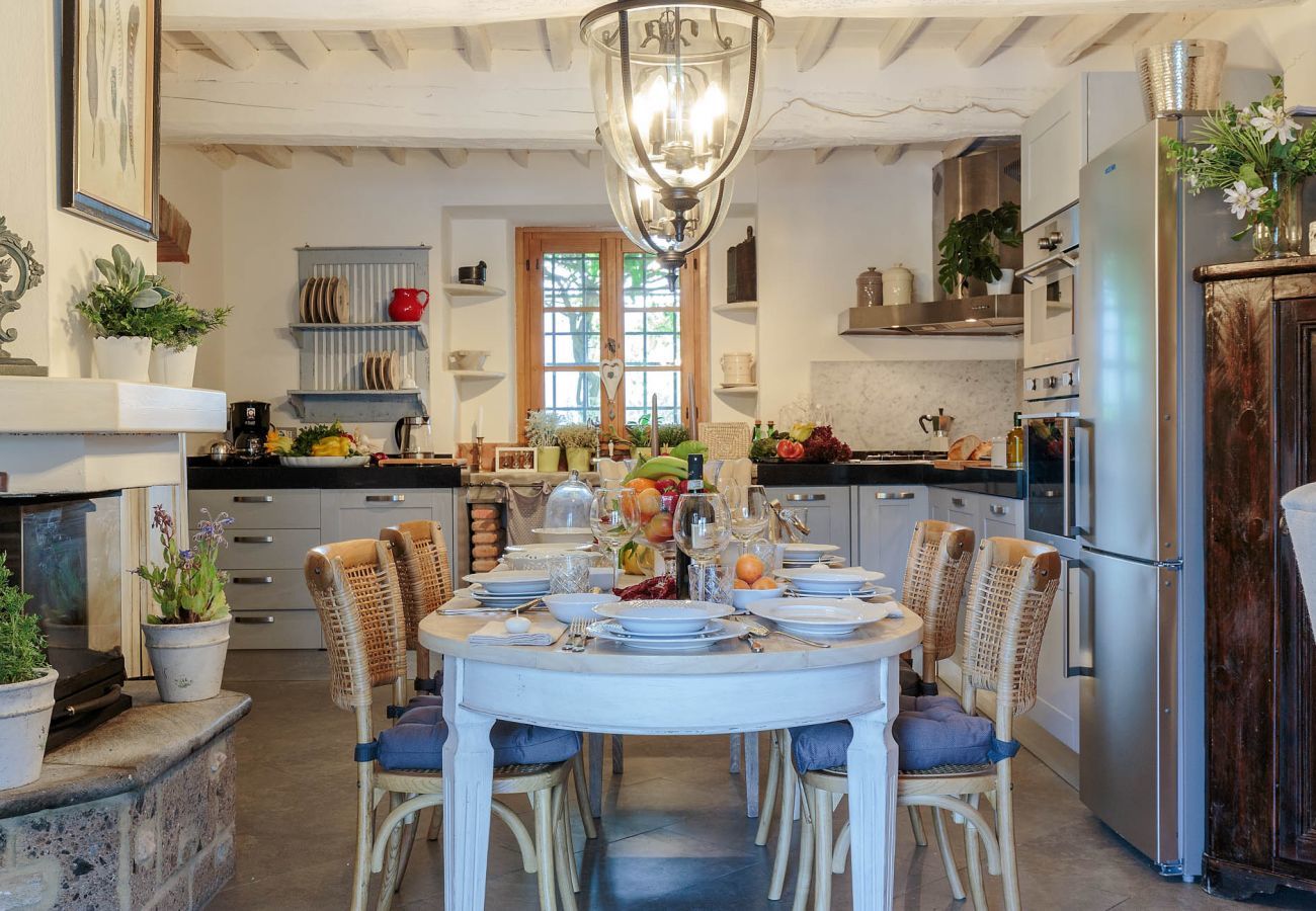 Villa a Camaiore - VILLA BEN, a Stylish Farmhouse with Private Pool and Amazing Views in Camaiore