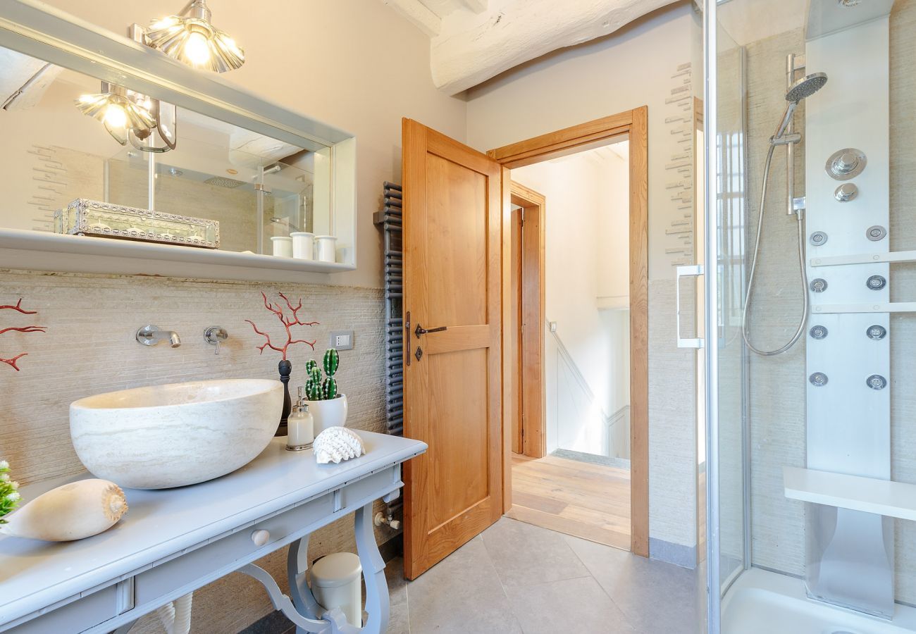 Villa a Camaiore - VILLA BEN, a Stylish Farmhouse with Private Pool and Amazing Views in Camaiore