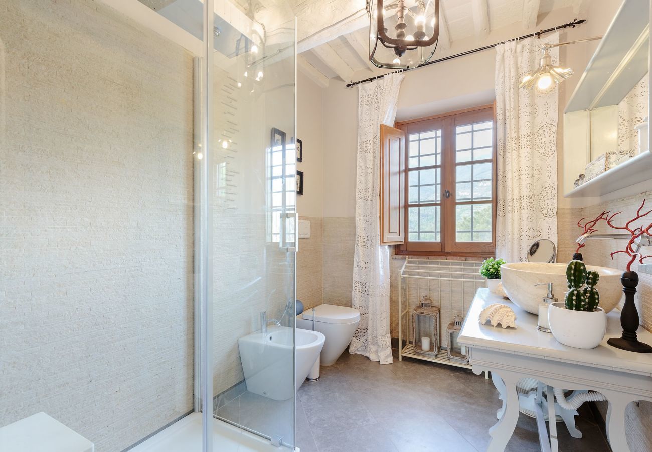 Villa a Camaiore - VILLA BEN, a Stylish Farmhouse with Private Pool and Amazing Views in Camaiore