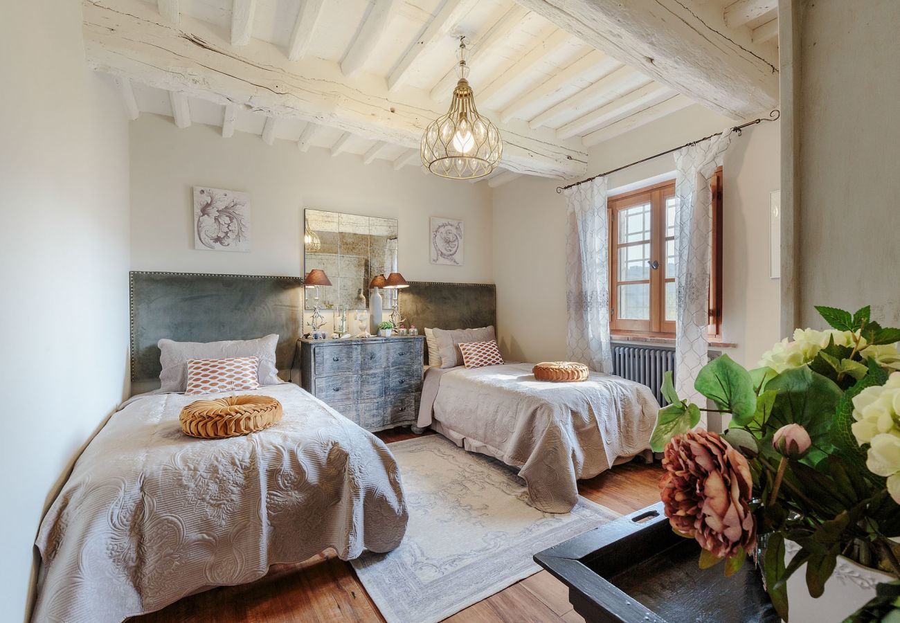 Villa a Camaiore - VILLA BEN, a Stylish Farmhouse with Private Pool and Amazing Views in Camaiore