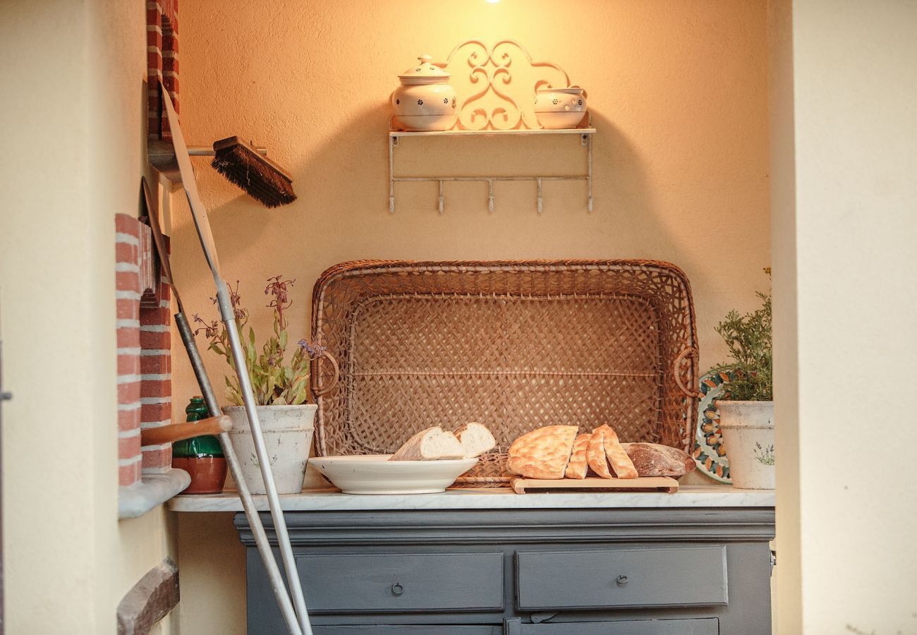 Villa a Camaiore - VILLA BEN, a Stylish Farmhouse with Private Pool and Amazing Views in Camaiore