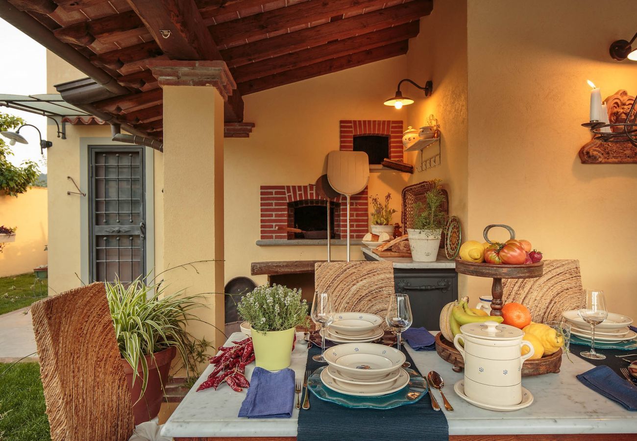 Villa a Camaiore - VILLA BEN, a Stylish Farmhouse with Private Pool and Amazing Views in Camaiore