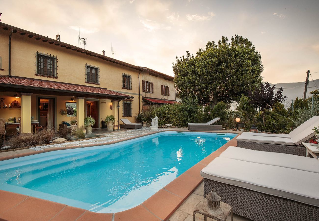 Villa a Camaiore - VILLA BEN, a Stylish Farmhouse with Private Pool and Amazing Views in Camaiore