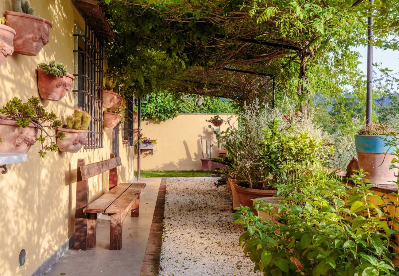 Villa a Camaiore - VILLA BEN, a Stylish Farmhouse with Private Pool and Amazing Views in Camaiore