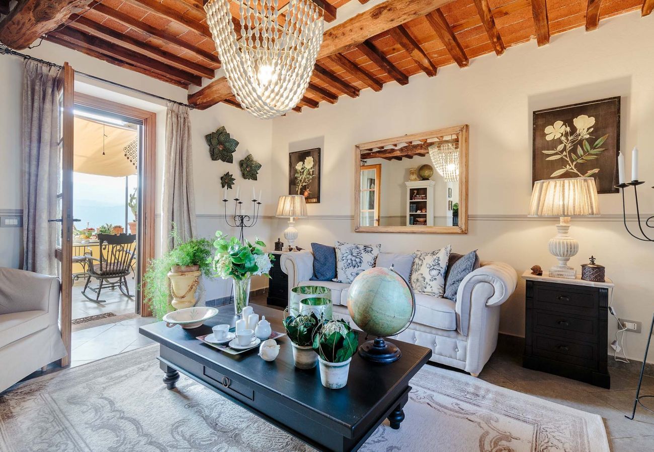 Villa a Camaiore - VILLA BEN, a Stylish Farmhouse with Private Pool and Amazing Views in Camaiore