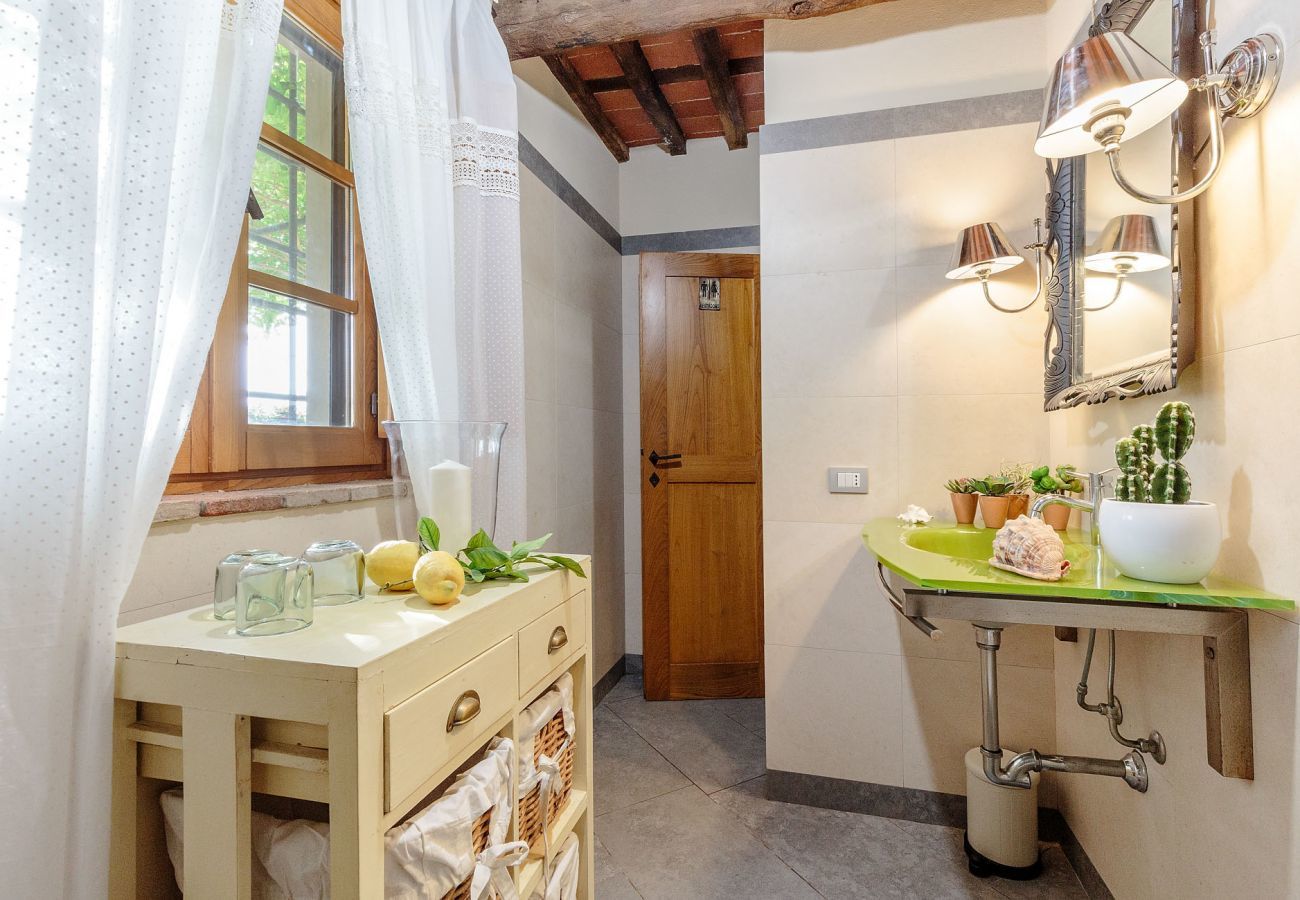 Villa a Camaiore - VILLA BEN, a Stylish Farmhouse with Private Pool and Amazing Views in Camaiore
