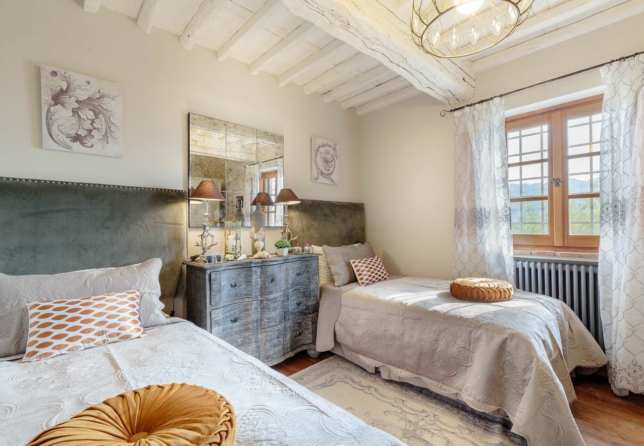 Villa a Camaiore - VILLA BEN, a Stylish Farmhouse with Private Pool and Amazing Views in Camaiore