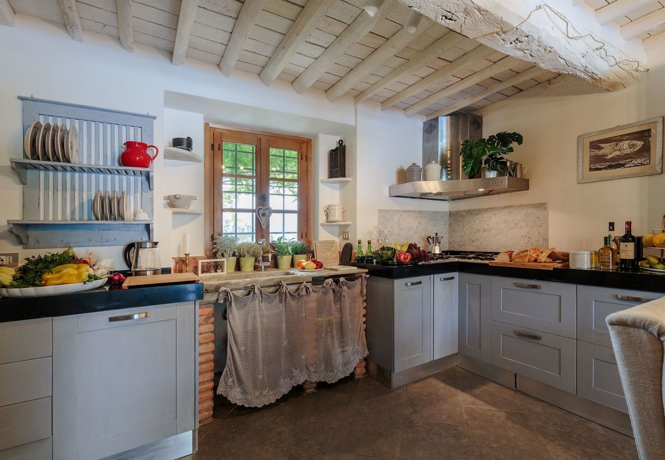Villa a Camaiore - VILLA BEN, a Stylish Farmhouse with Private Pool and Amazing Views in Camaiore