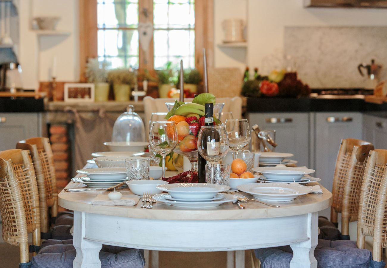 Villa a Camaiore - VILLA BEN, a Stylish Farmhouse with Private Pool and Amazing Views in Camaiore
