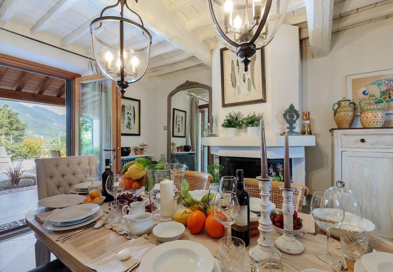 Villa a Camaiore - VILLA BEN, a Stylish Farmhouse with Private Pool and Amazing Views in Camaiore