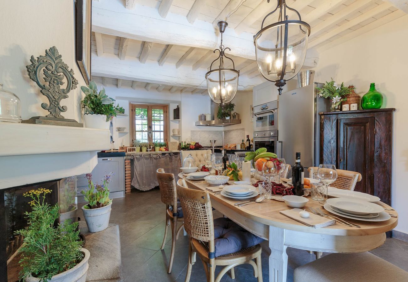 Villa a Camaiore - VILLA BEN, a Stylish Farmhouse with Private Pool and Amazing Views in Camaiore