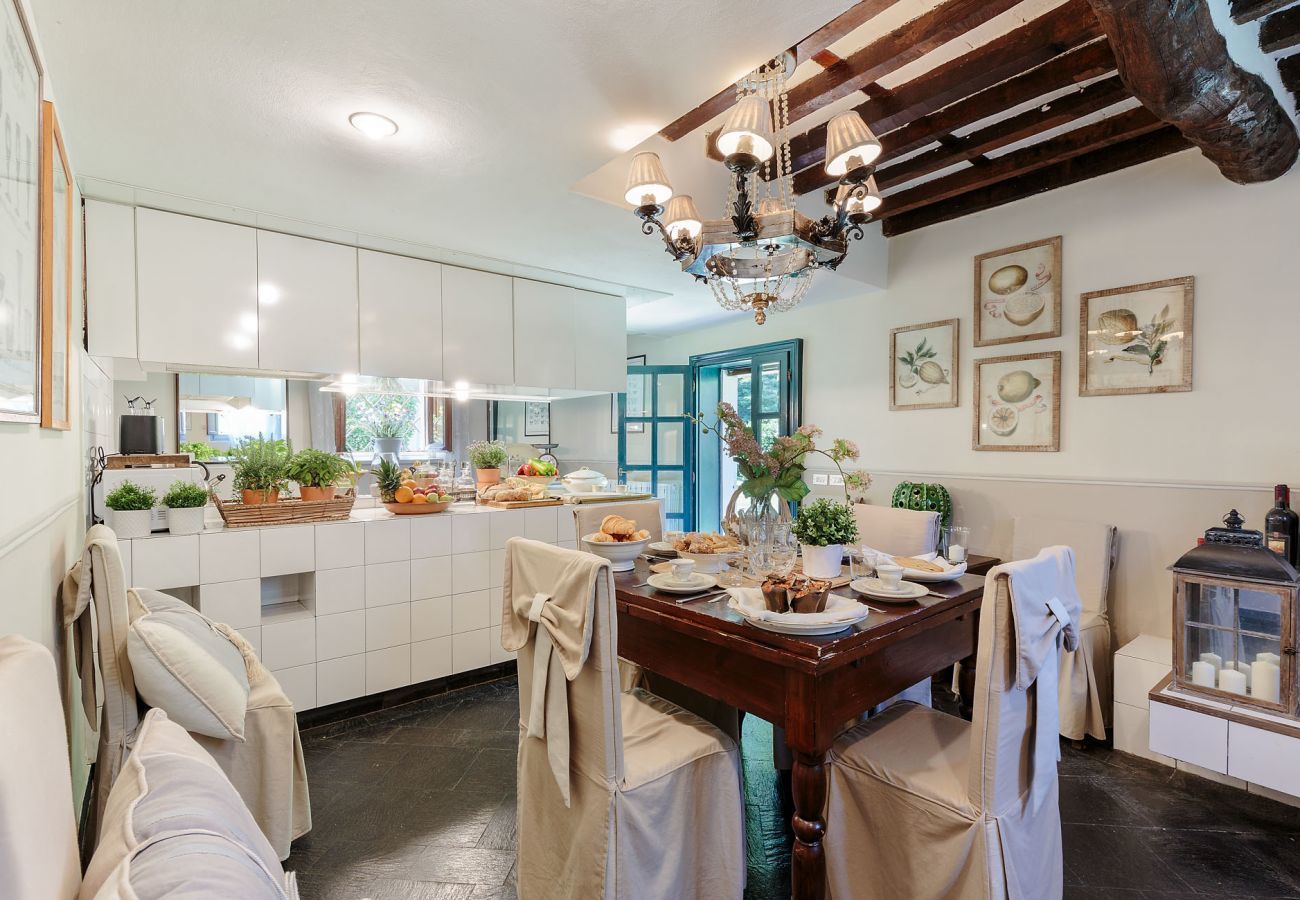 Villa a Lucca - BOCCIOLO FARMHOUSE with POOL, 5 mins to Lucca Town